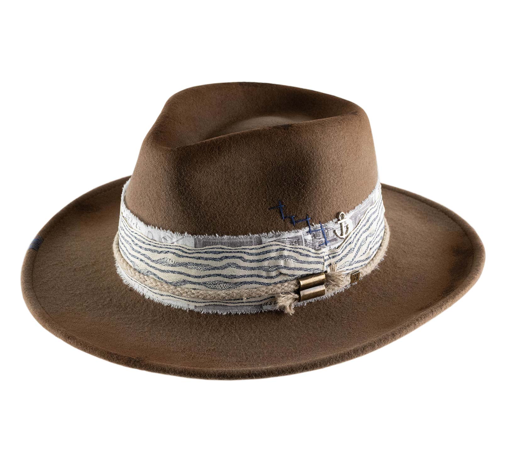 Chapeau vintage vieilli